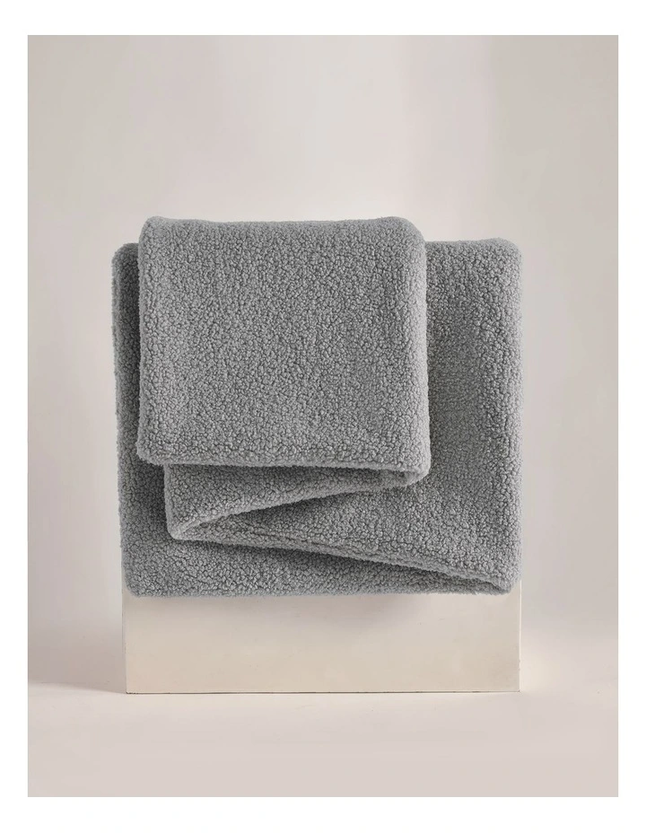 Otis Teddy Fleece Double-Sided Throw 130x160cm in Fog image 2