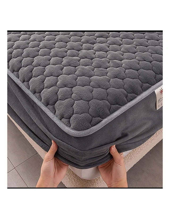 SOGA 2 Pack Grey King Clover Quilted Fleece Mattress Cover Sets with 4 Pillowcases image 3