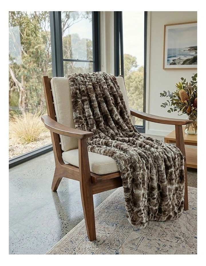 Jayne Bubble Mink Throw in Mocha image 1