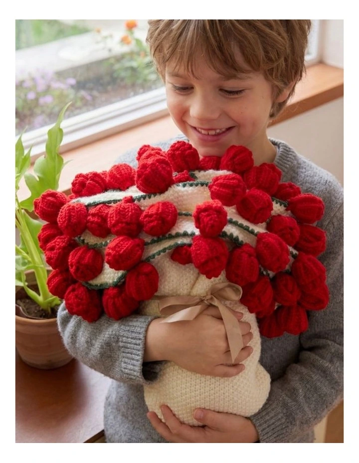GIOIA CASA 3-in-1 Rosebud Knit Throw in Red (100cm Diameter) image 6