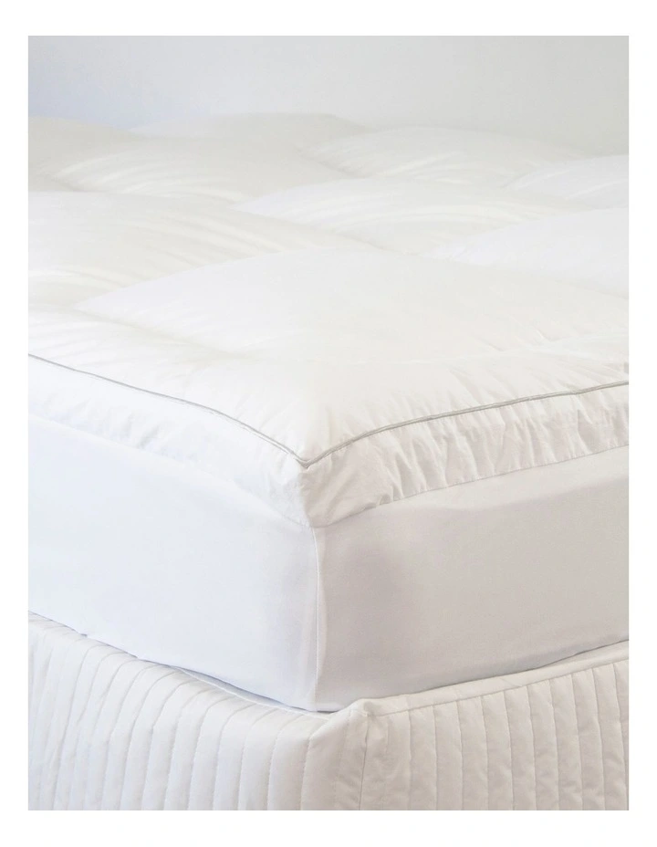 1500Gsm Ball Fibre Mattress Topper In White image 1