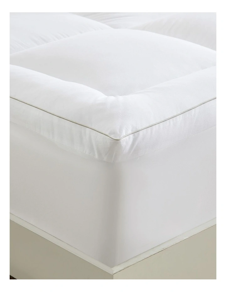 2800GSM Standard Microfibre Mattress Topper In White image 2