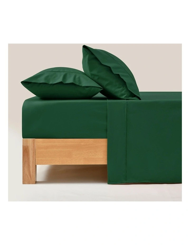 250 Thread Count Cotton and Recycled Polyester Blend Sheet Set in Hunter Green image 1