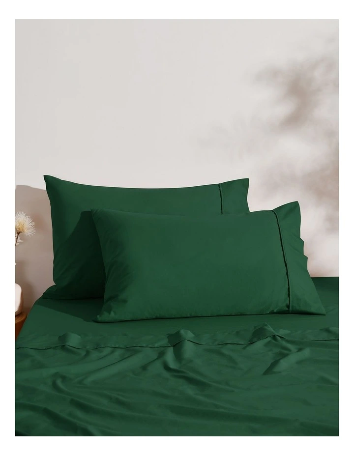 250TC Cotton and Recycled Polyester Blend Sheet Set in Hunter Green image 2