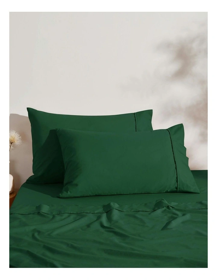 250 Thread Count Cotton and Recycled Polyester Blend Sheet Set in Hunter Green image 3