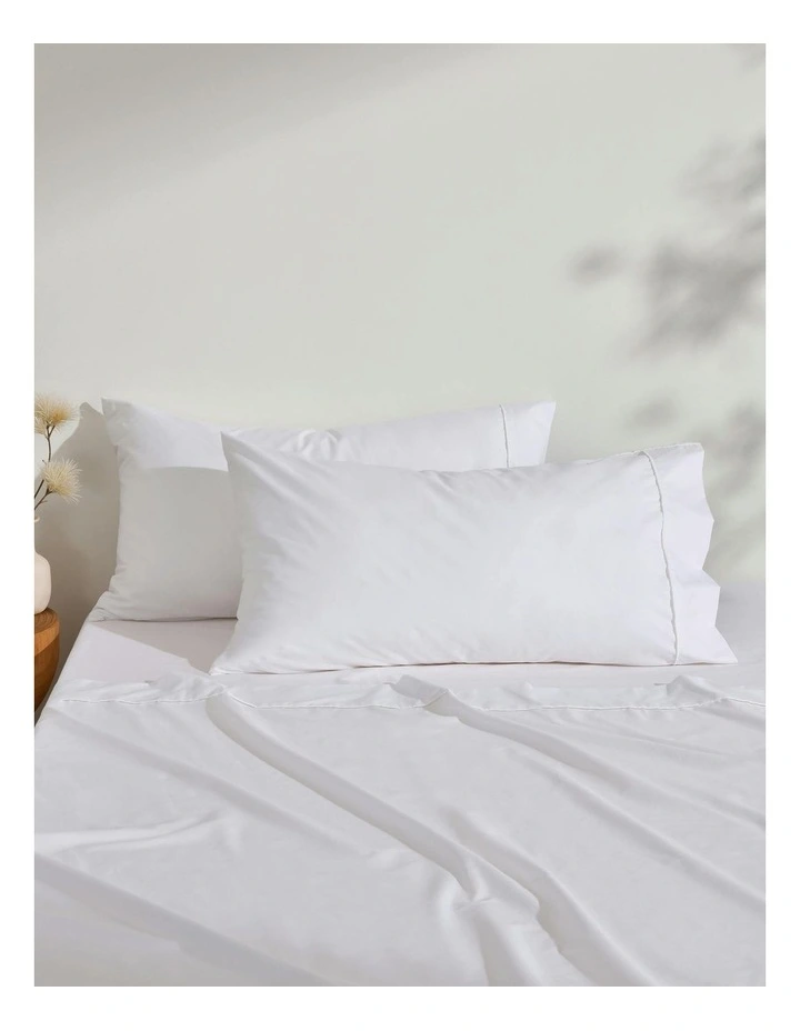 250Thread Count Cotton and Recycled Polyester Blend Sheet Set in White image 3