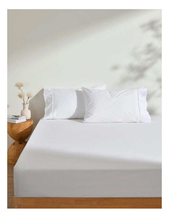 250TC Cotton & Recycled Polyester Blend Fitted Sheet Set in White image 2