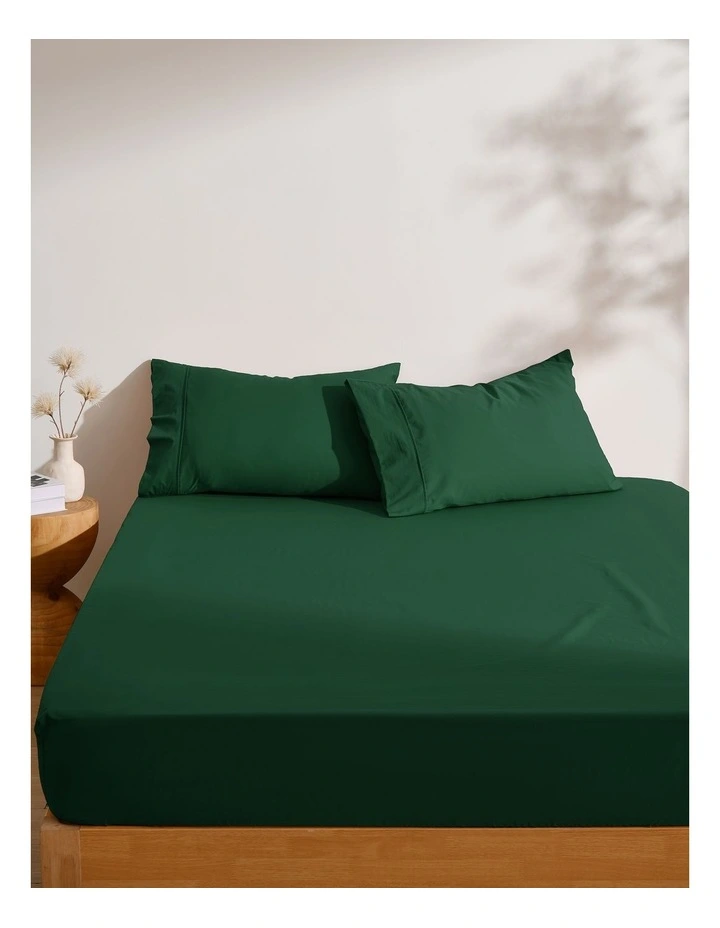 250TC Cotton & Recycled Polyester Blend Fitted Sheet Set in Hunter Green image 1