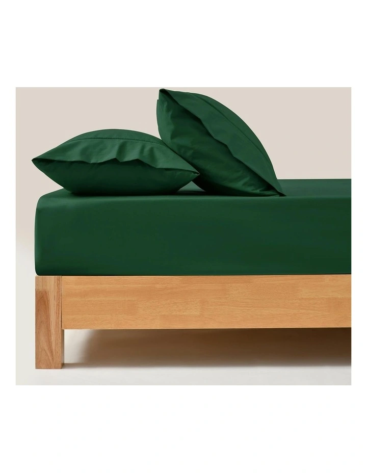 250TC Cotton & Recycled Polyester Blend Fitted Sheet Set in Hunter Green image 1