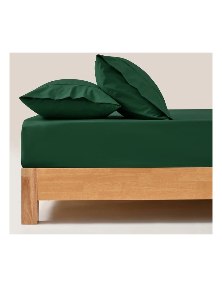 250TC Cotton & Recycled Polyester Blend Fitted Sheet Set in Hunter Green image 5