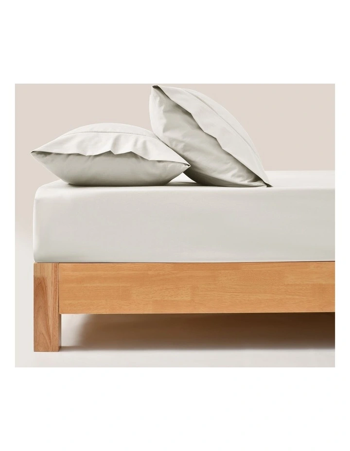 250 Thread Count Cotton and Recycled Polyester Blend Fitted Sheet Set in Silver Grey image 5