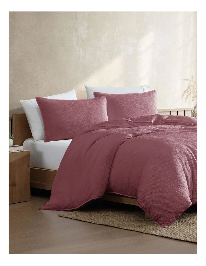 Boardwalk Quilt Cover Set Lipstick Double image 1