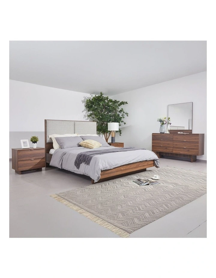 Queen Bedroom Suite With Dresser 4 Pieces in Brown image 2