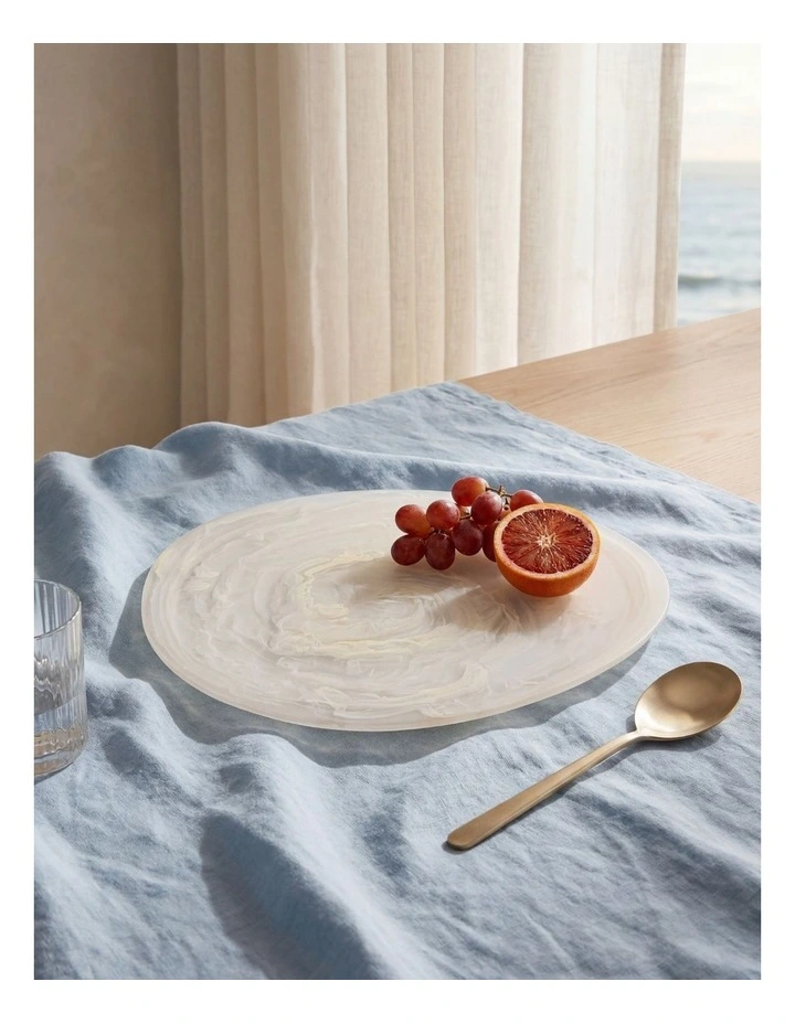 Cadence & Co. Chianti Resin Round Serving Platter 38x36cm in Vanilla image 1