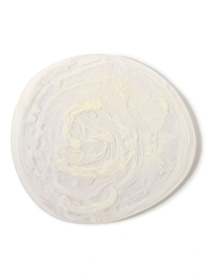 Cadence & Co. Chianti Resin Round Serving Platter 38x36cm in Vanilla image 3