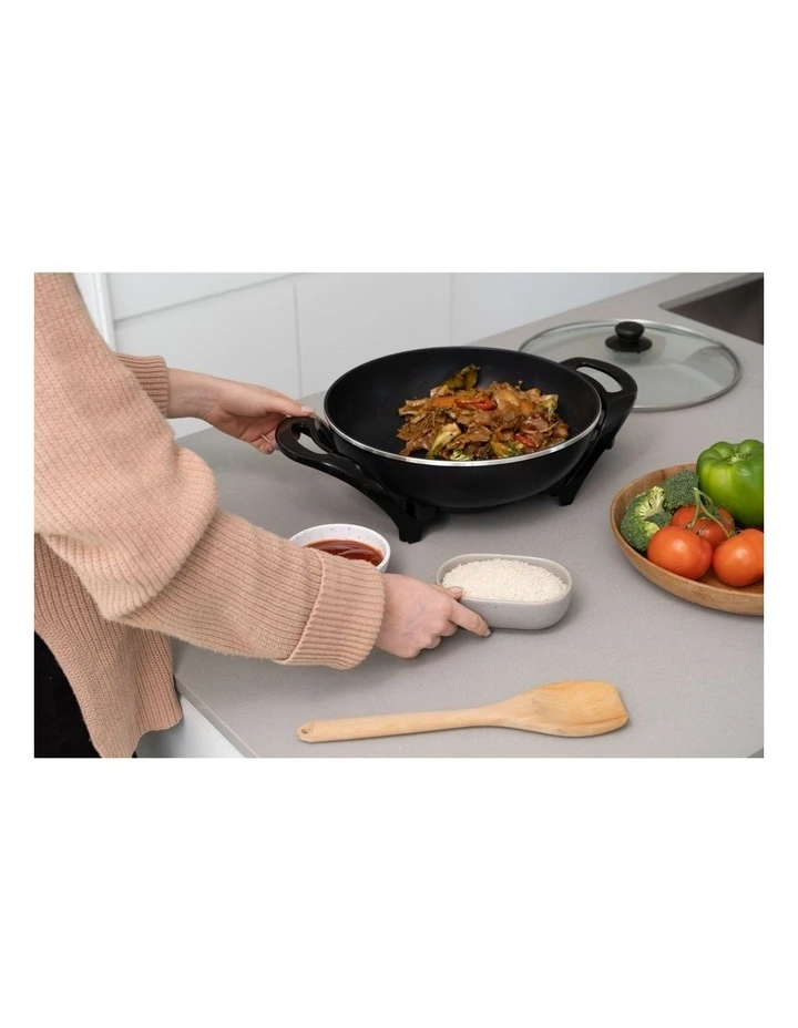 Non-Stick Large Electric Wok Capacity 5.4L 240 in Black image 5