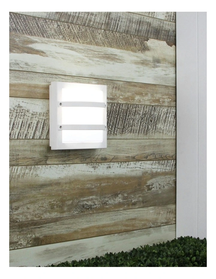 Largo Premium Outdoor Bulkhead Light White image 3