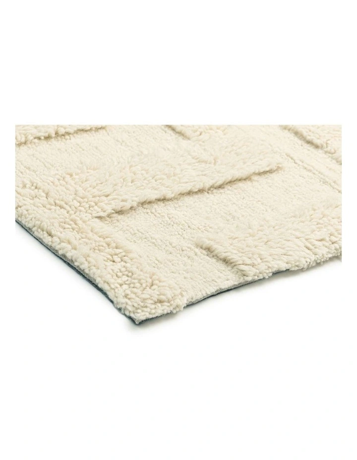 Garbatella Sculpted Rug in Cream image 4