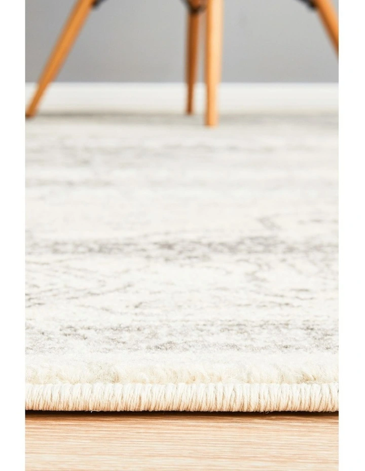 Century 977 Rug in Silver image 7