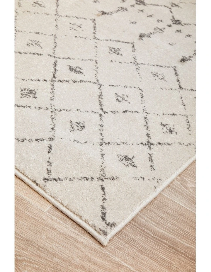 Chrome Elsa Rug in Silver image 5