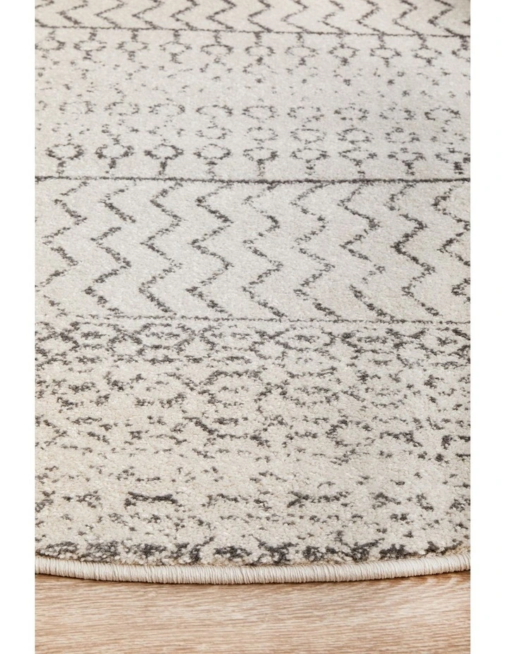 Chrome Harper Round Rug in Silver image 5