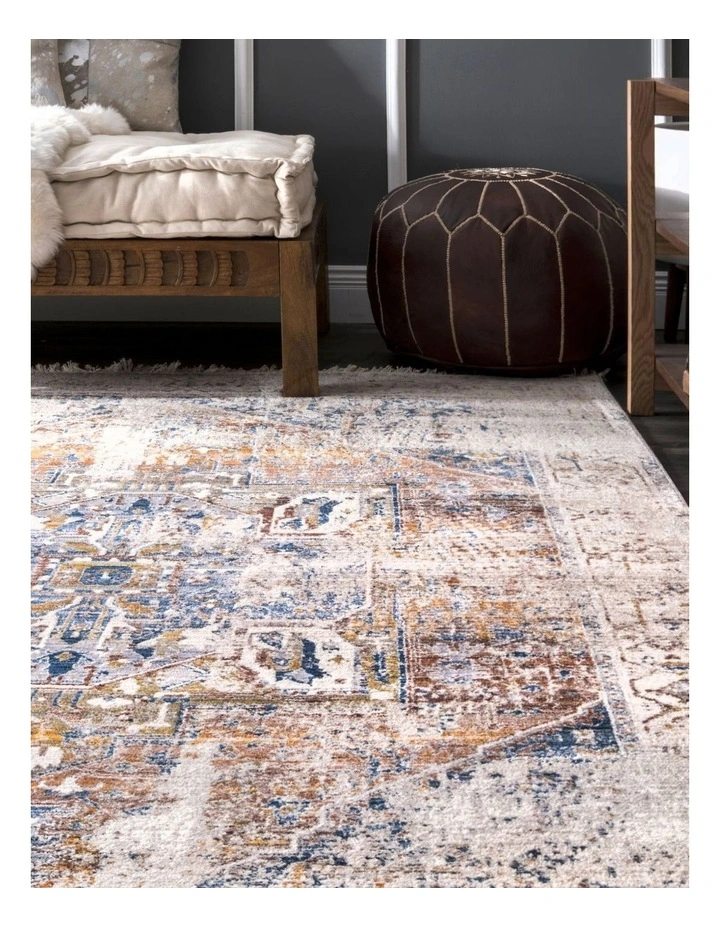 Heriz Rug image 5