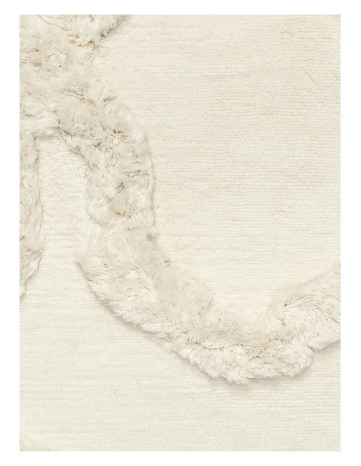 MISS AMARA JANISA NATURAL CREAM ORGANIC SHAPE SHAG RUG image 4