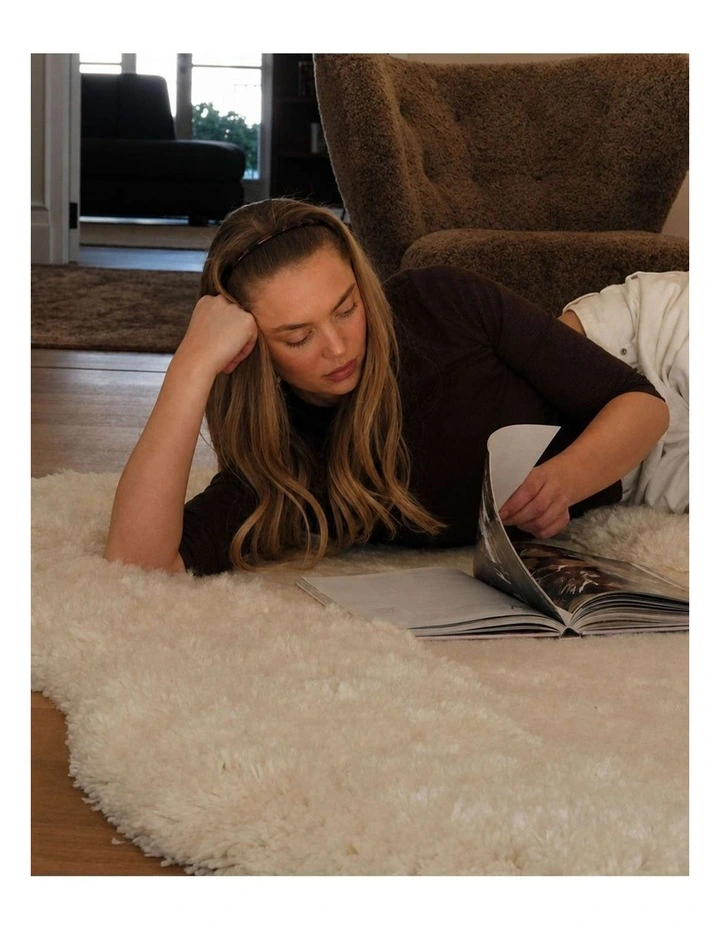MISS AMARA JANISA NATURAL CREAM ORGANIC SHAPE SHAG RUG image 6