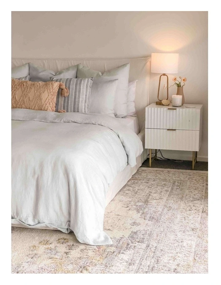 MISS AMARA AYSHA PINK YELLOW AND GREY TRADITIONAL MEDALLION RUG image 5