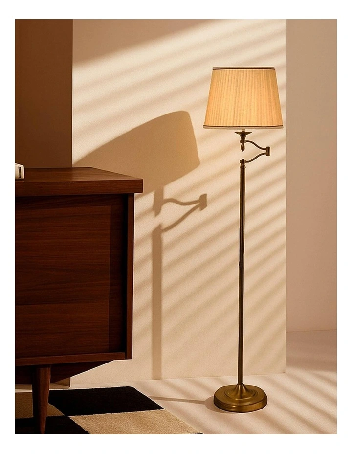 Nicollete Floor Lamp image 6