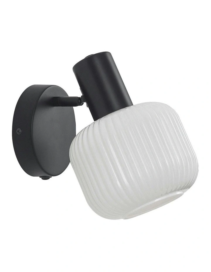 Freja Reading Wall Lamp With Charging Ports image 2