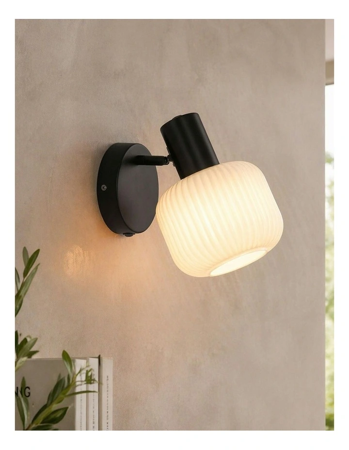 Freja Reading Wall Lamp With Charging Ports image 5