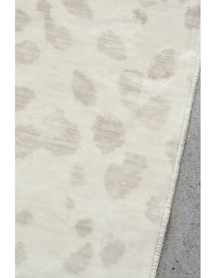 Revive Mila Washable Rug image 4