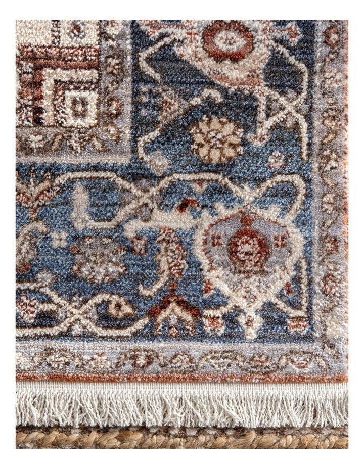 Heriz Rug image 4