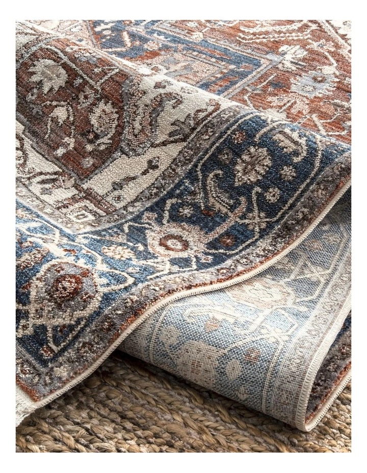 Heriz Rug image 6