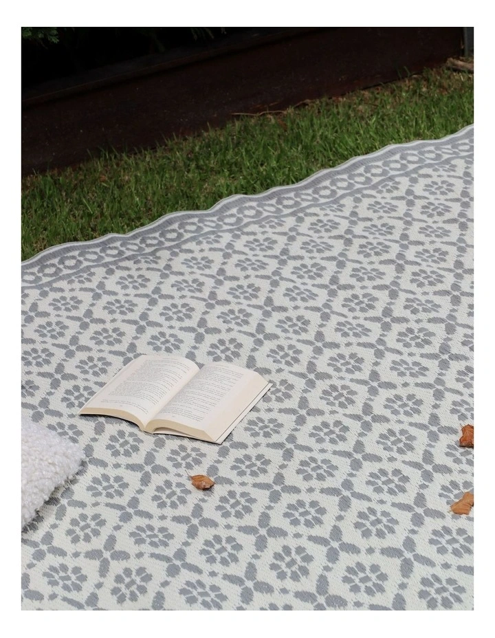 Fab Habitat Ronda Recycled Plastic Outdoor Rug in Grey image 2