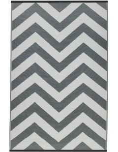 Fab Habitat Laguna  Chevron Recycled Plastic Outdoor Rug in Grey and White