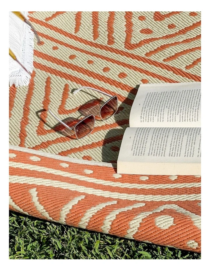 Fab Habitat Kona Recycled Plastic Outdoor Rug in Peach image 5
