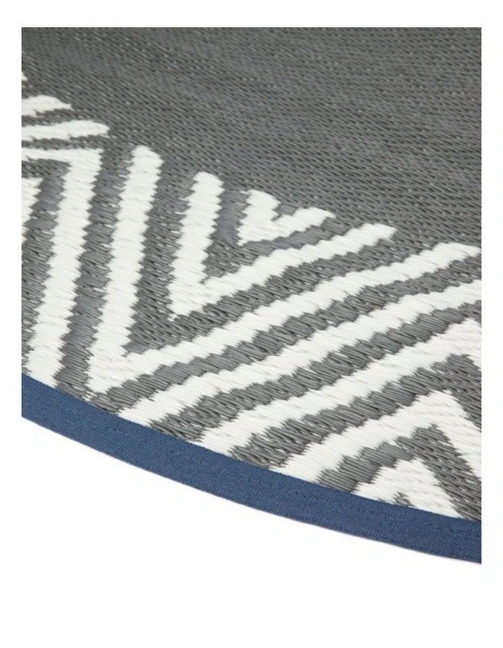 Fab Habitat Olympia Round Recycled Plastic Reversible Outdoor Rug in Grey and White image 4