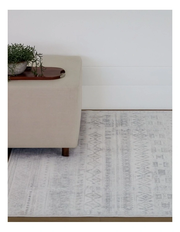 Fab Habitat Ikop Traditional Distrssed Rug in Light Grey and White image 2