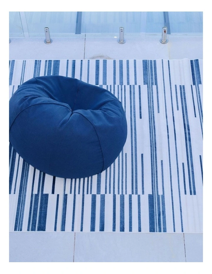 Fab Habitat Yomi Indoor Outdoor Rugs in Navy Blue and Cream image 2