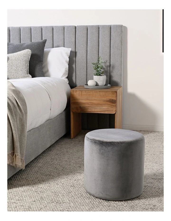 Renee Queen Size Full Bed With Wing in Paloma Grey image 2