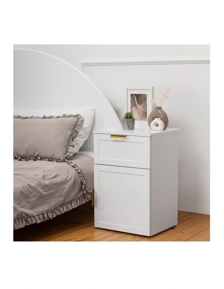 Porto White Hamptons Bedside Table Brass Pull Handle image 5