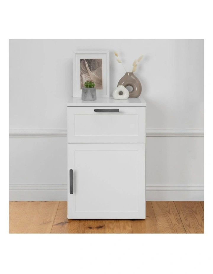 Porto White Hamptons Bedside Table Black Oval Handle image 3