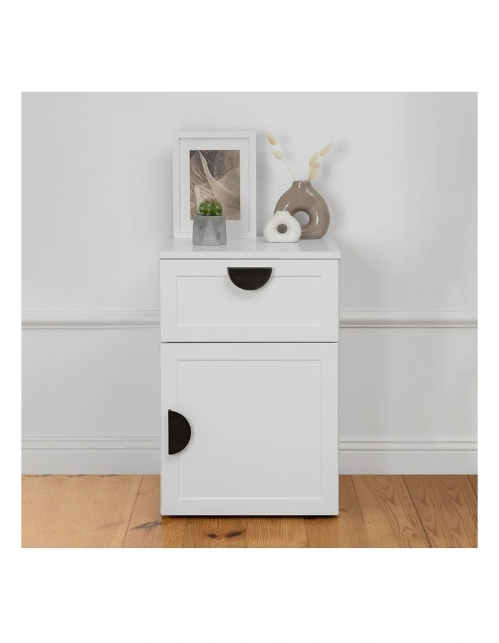 Porto White Hamptons Bedside Table Black Half Moon Handle image 3