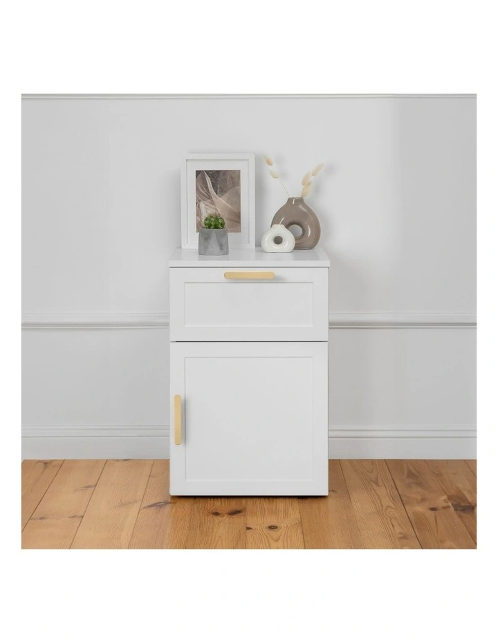 Porto White Hamptons Bedside Table Brass Oval Handle image 3