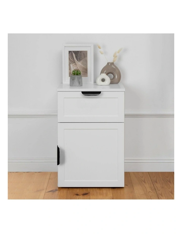 Porto White Hamptons Bedside Table Black Pull Handle image 3