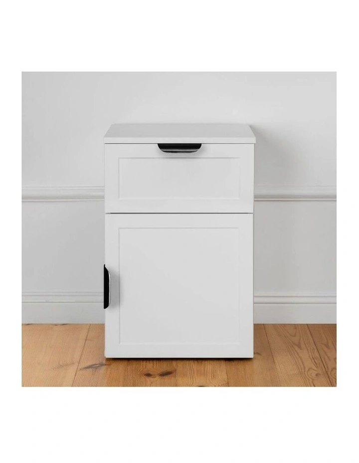 Porto White Hamptons Bedside Table Black Pull Handle image 5