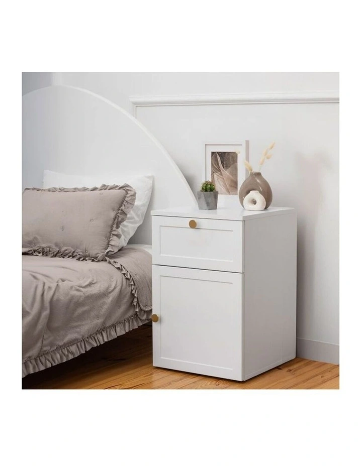 Porto White Hamptons Bedside Table Brass Round Handle image 5