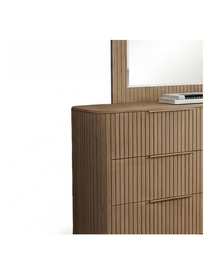 Solid Rubber Wood Dresser With Mirror in Oak image 4